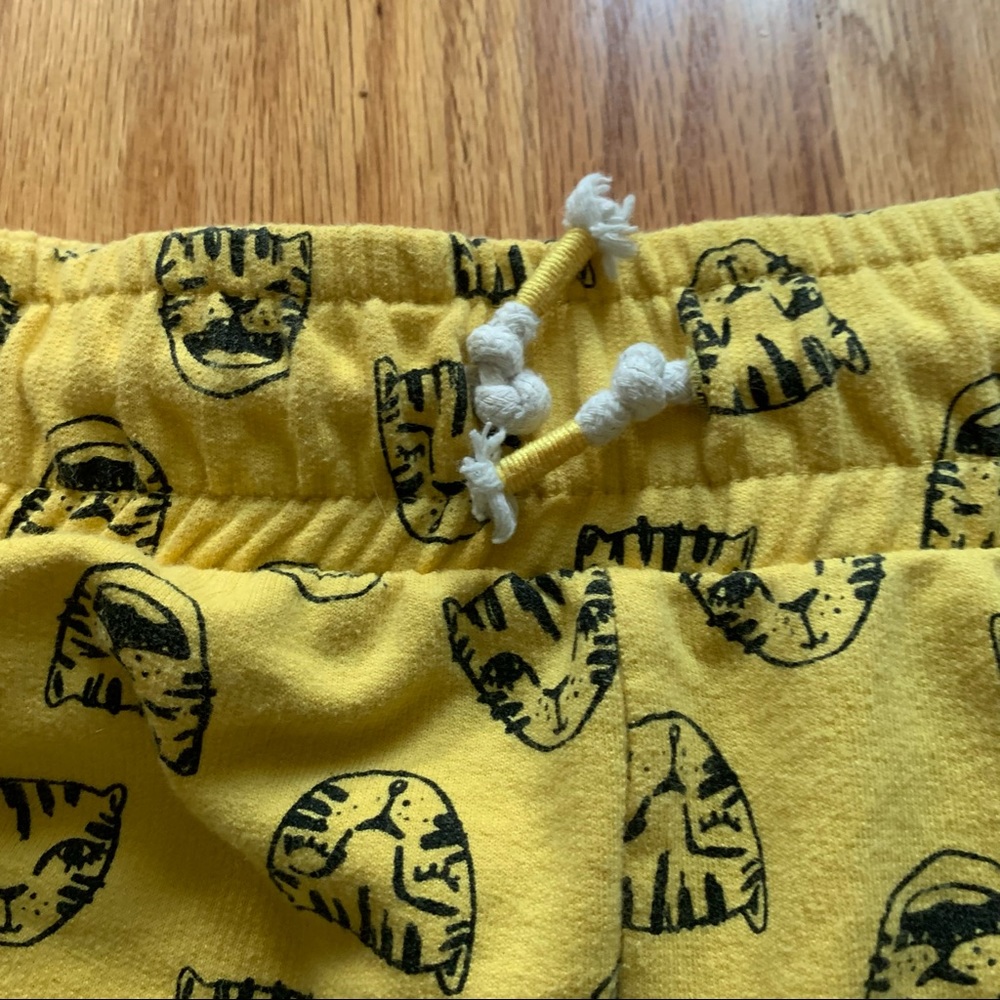 Cat & Jack Yellow Printed XS Women Shorts - Picture 4 of 8